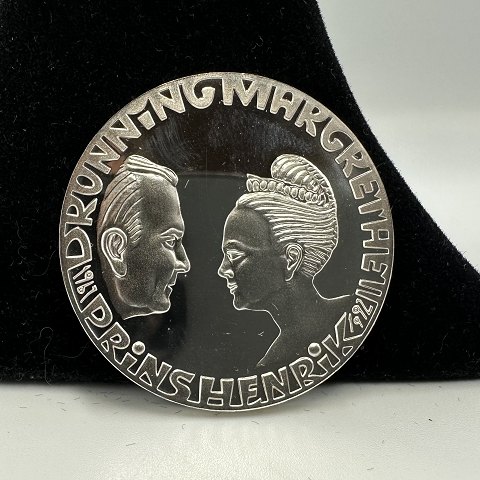 200 Kroner Erindringsmønt i sølv,  i anledning af Dronning Margrethe II og Prins Henriks sølvbryllup