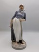 Royal Copenhagen Figur - Bondekone med Hakkejern