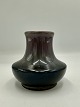 Vase i sort og violet Glasur